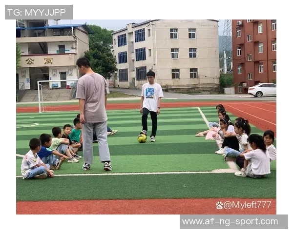 运动时尚新风潮足球篮球鞋搭配白袜展现青春活力